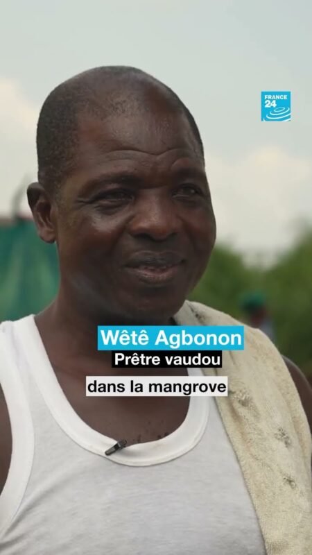 Wêtê Agbonon, prêtre vaudou, dans le reportage de France 24 sur la mangrove